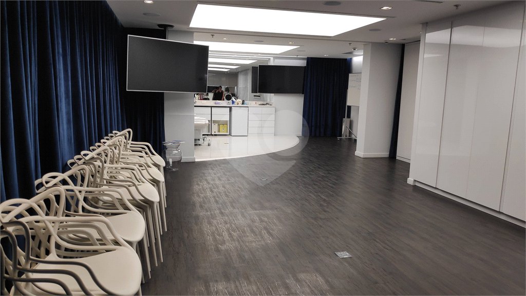 Sala comercial para locação em Moema