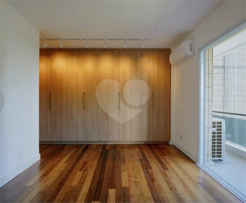 Apartamento à venda com 4 quartos, sendo 1 suíte, em Alto da Boa Vista, São Paulo, SP