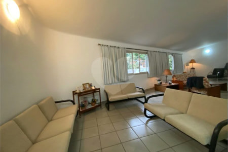 Casa térrea com 3 quartos para alugar no Jardim dos Estados, São Paulo - SP