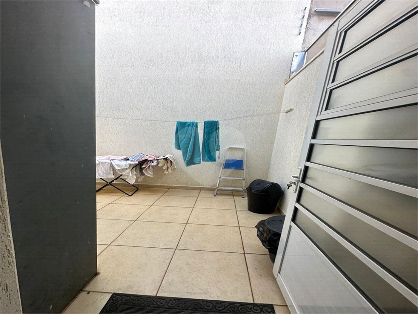 Casa térrea 2 quartos 1 suíte e piscina. Jardim Embaré
