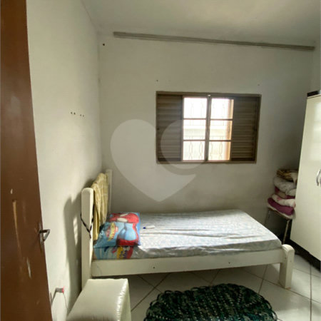 Casa Térrea com 2 dormitórios.