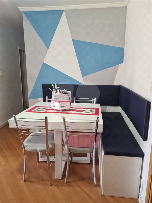 Apartamento com 3 dormitórios, sendo 1 suíte.