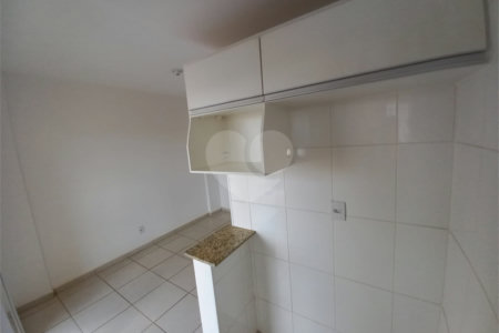 Apartamento no Condomínio Veneza