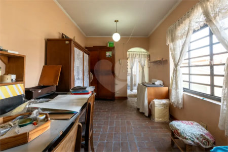 Casa a venda no Planalto Paulista, 2 suítes, 4 vagas, 230 m², quintal e localização privilegiada