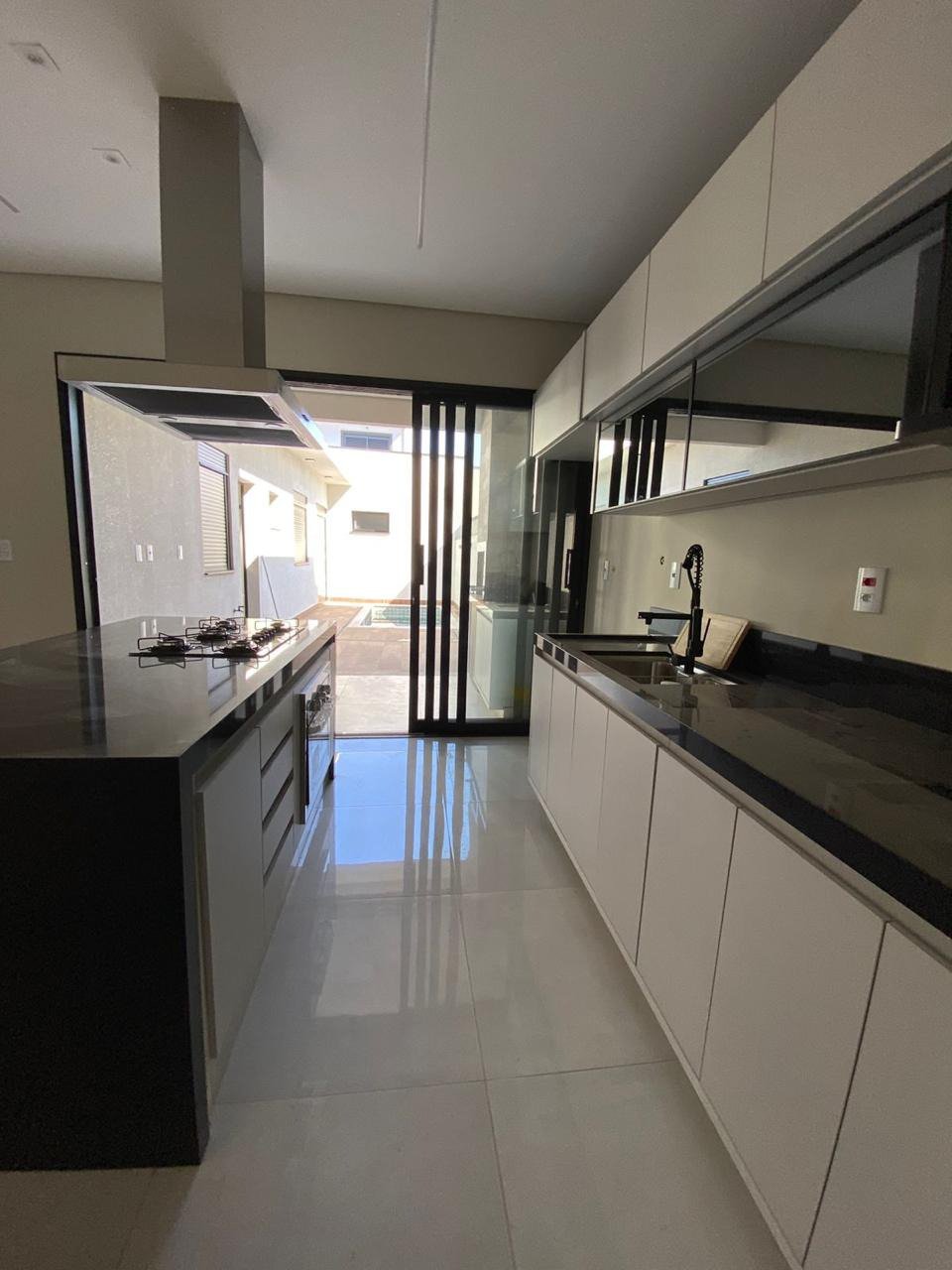 Casa à venda com 3 quartos, sendo 1 suíte, no condomínio Terras da Estancia, Paulínia- SP