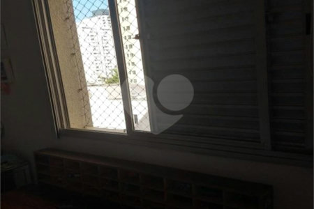 Apartamento na Vila Nova Conceição de 100m2 com 2 dorms, 1 suíte , 3 banheiros, 2 vagas. Estuda permuta.