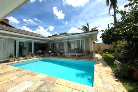 Casa Térrea de Alto Padrão à Venda no Bolsão de Interlagos