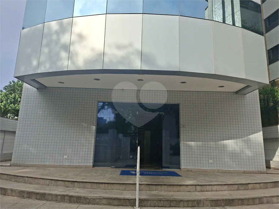 SALA COMERCIAL DE 90 M² COM 12 BAIAS, SALA DE REUNIÃO, AR-CONDICIONADO CENTRAL E 2 VAGAS!
