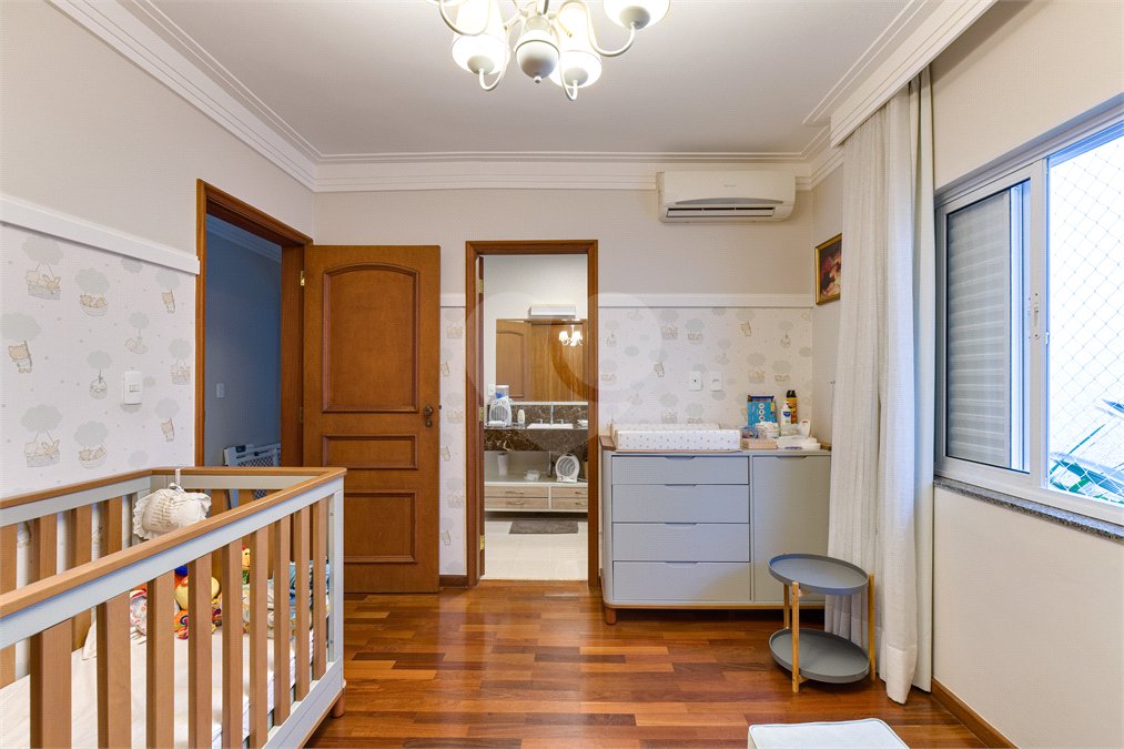 Casa à venda com 4 quartos, sendo 2 suítes,  em Alto da Boa Vista, São Paulo, SP