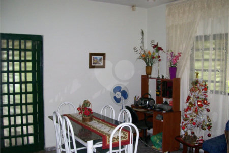 Chácara a venda no Aracê de Santo Antônio .