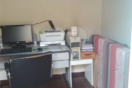 Casa térrea para venda ou locação no Jardim São Carlos V