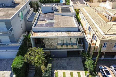 Indaiatuba - HOME DESIGN - Casa Térrea - Condomínio Paradiso - 420 m² de terreno - 307,19 m² de área construída - 3 suítes completas, sendo 1 master com closet planejado e banheira de imersão - Sala de TV reversível para 4ª suíte - Sala de estar ampla e varanda gourmet integrada - Cozinha com móve