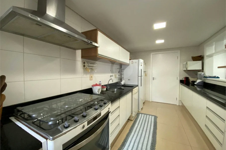 Apartamento à venda com 4 quartos, sendo 2 suítes, em Riviera de São Lourenço, Bertioga, SP