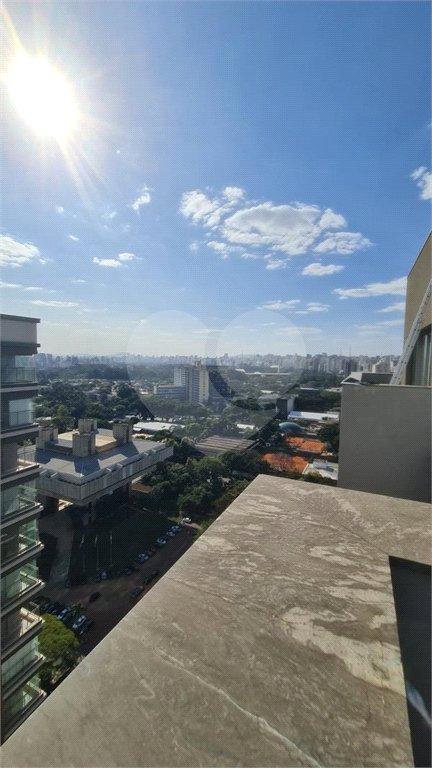 Apartamento com 2 dormitórios e uma suíte, mobilíado no Ibirapuera.