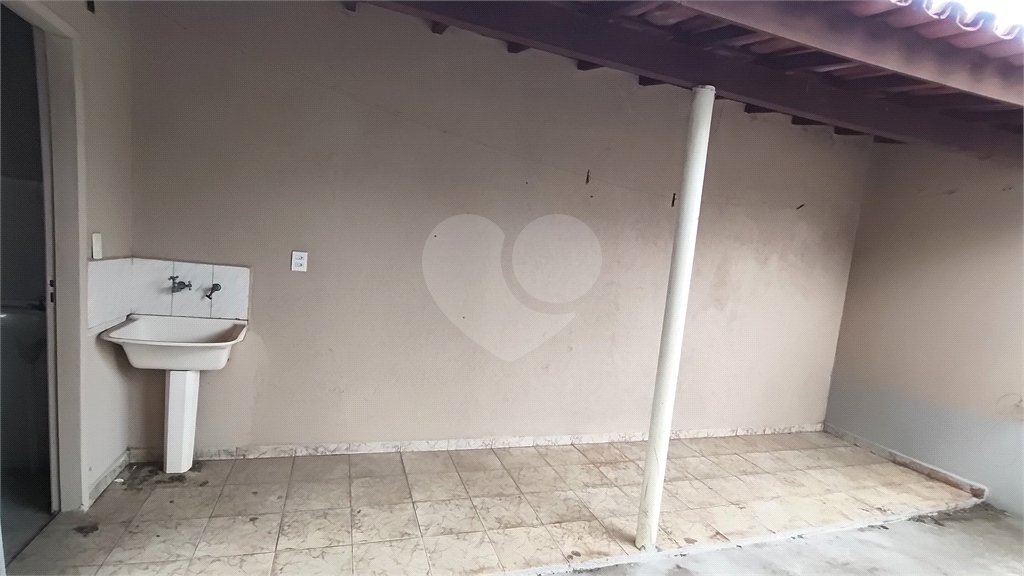 Linda casa em condomínio fechado com 2 Dormitórios.