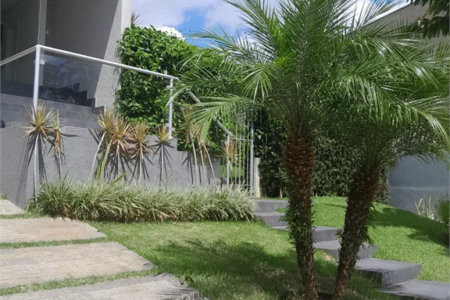 Casa à venda com 3 suítes em Moinho Velho, Cotia, SP