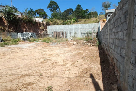 Terreno em Atibaia com 681 metros, pronto para construir, excelente localização, aceita financiamento
