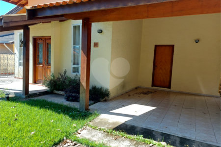 Casa charmosa e elegante localizada no deslumbrante Condomínio Villagio Capriccio Louveira SP