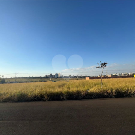 Terreno á venda com 250m2, em São Carlos.