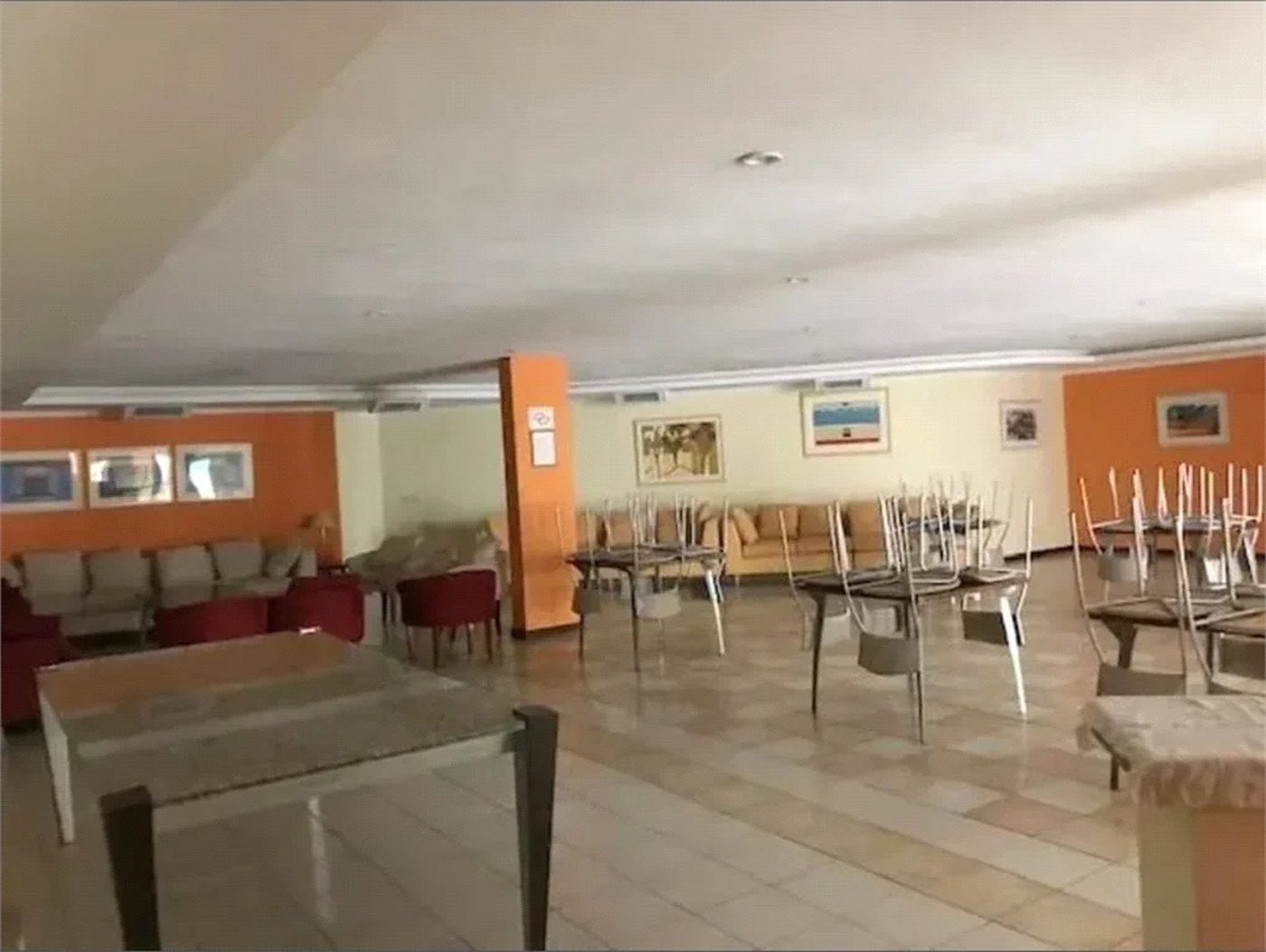 Linda casa em condomínio fechado – conforto, espaço e sofisticação!
