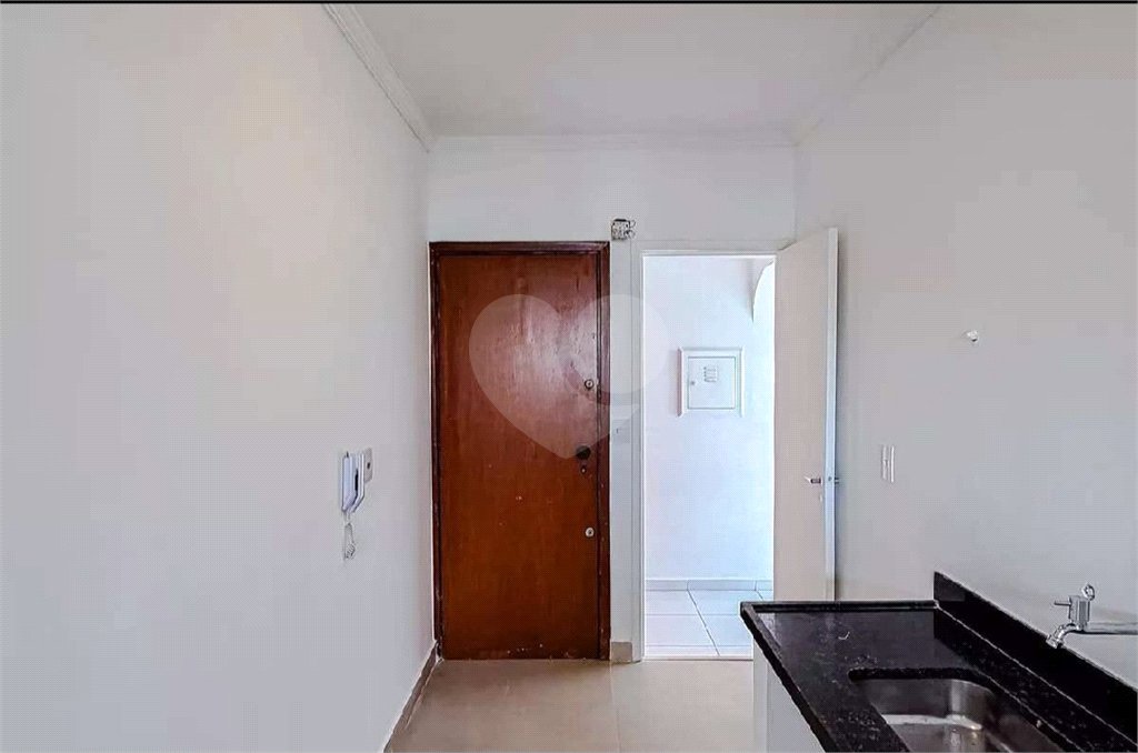 Apartamento à Venda na Aclimação 80m² 2 Dormitórios 1 vaga Sacada Andar Alto Estuda permuta.