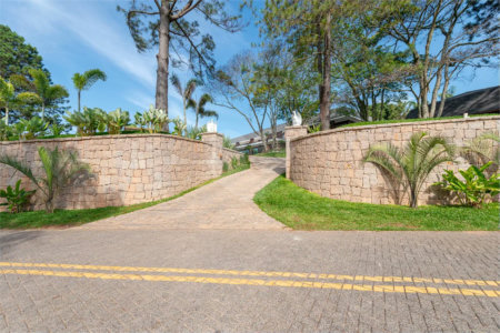 Casa à venda com 4 suítes no condomínio Vale da Santa Fé, Vinhedo - SP