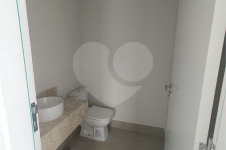 Casa exclusiva em Atibaia de alto padrão com 3 suítes, piscina, espaço gourmet, condomínio fechado, aceita financiamento