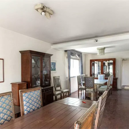 Este elegante apartamento em Higienópolis oferece 224m² de área muito bem distribuída, perfeito para quem valoriza conforto