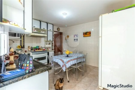 Casa com 175m², 4 dormitórios, sendo 3 suítes, 2 vagas de garagem, à venda na Vila Formosa.