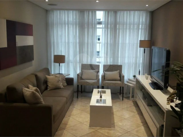 Apartamento à venda com 3 quartos, sendo 1 suíte,  em Campo Belo, São Paulo, SP