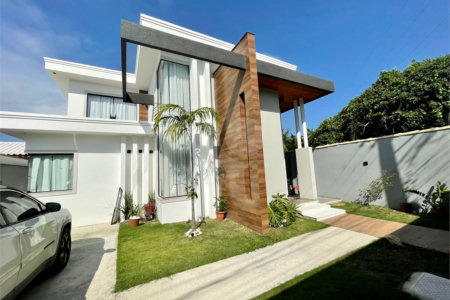 Casa Moderna com 4 Suítes Independentes no Pórtico em Búzios - À Venda