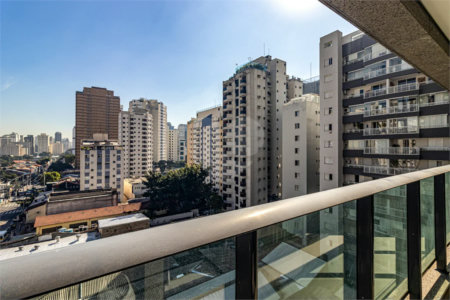 Itaim ! Studio ,muito bem localizado ! vaga de garagem !