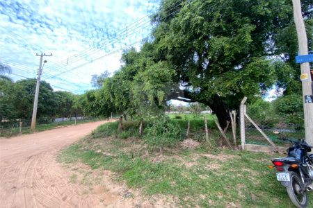 Terreno com 3.075,00 m² de área total.