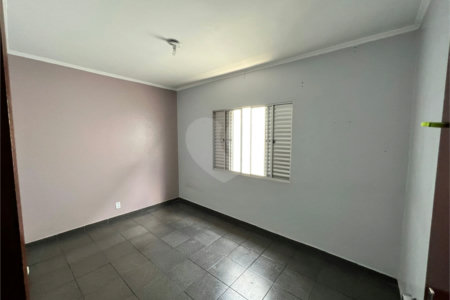 Sobrado com 3 dormitórios , sendo 1 suíte à venda no bairro Jardim Marek , Santo André
