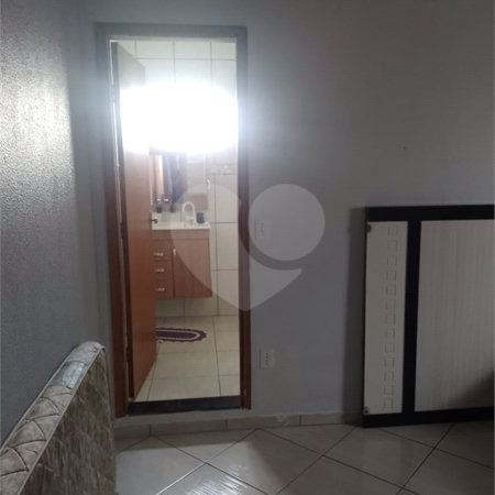 Casa térrea para venda, com 3 dormitórios, sendo 1 suíte.
