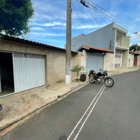 Casa térrea para venda na Vila Nossa Senhora de Fátima.