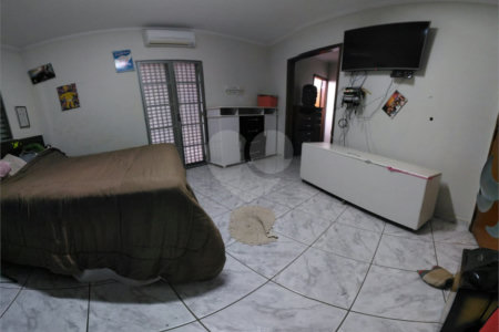 Sobrado com 3 suítes.