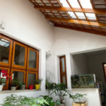 Lindo sobrado, possui 3 dormitórios, sendo 1 suíte master com sacada, banheira, e 4 vagas