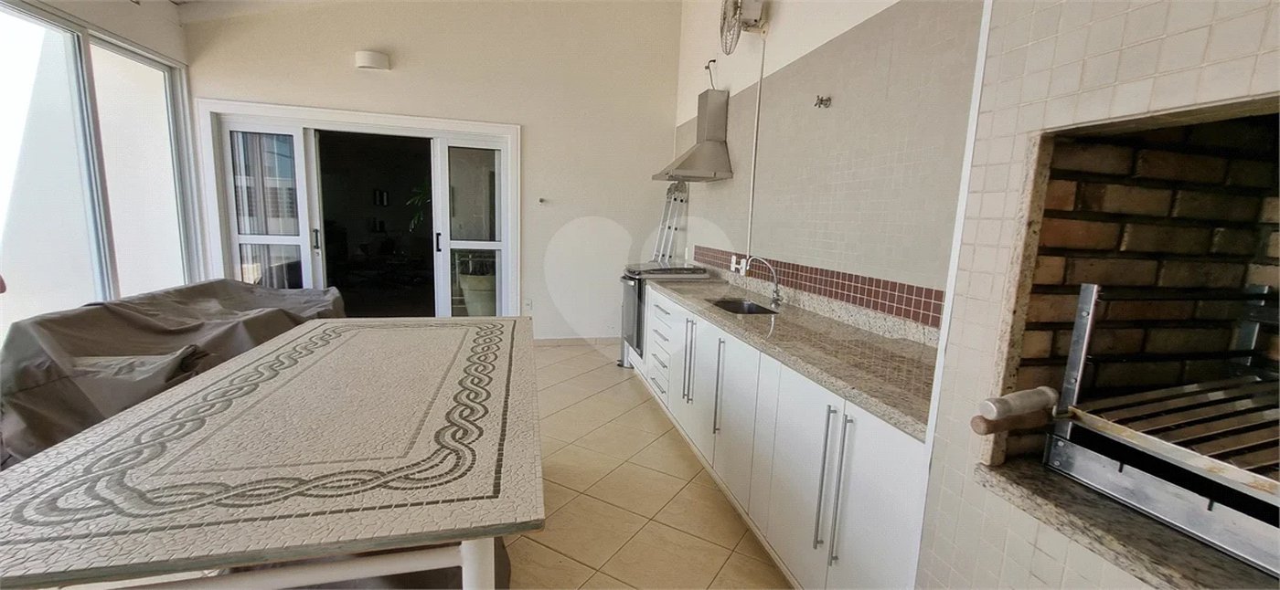 Lindo sobrado com 4 suites e piscina à venda, 365m², por R$ 2.450.000,00 no condomínio Villa Suiça, em Indaiatuba/SP.
