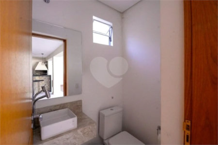 Casa com 4 Dormitórios sendo 1 suíte, com 3 Vagas