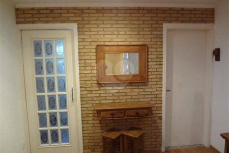 Apartamento no Condomínio Residencial Ipê I .