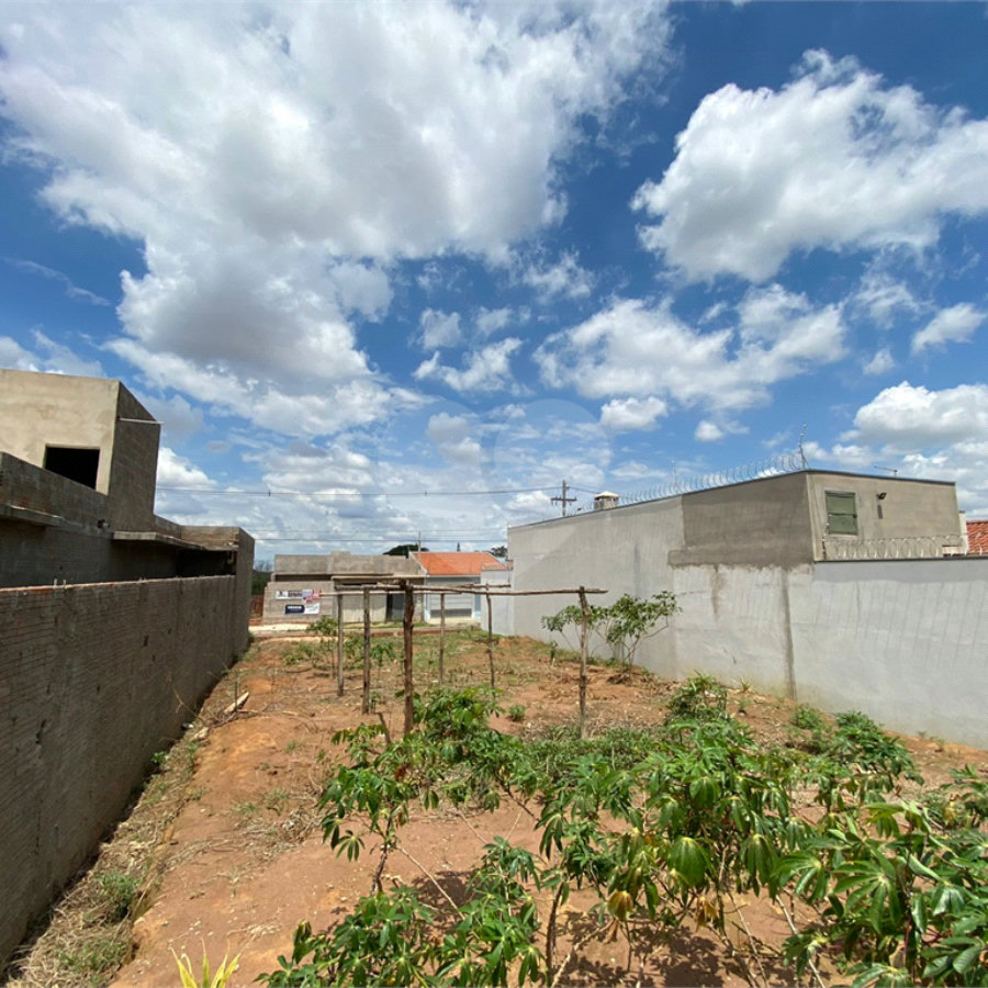 Terreno com 250,00 m² de área total.