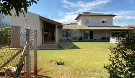 Casa à venda com 4 quartos, sendo 3 suítes, no condomínio Primavera, Salto - SP