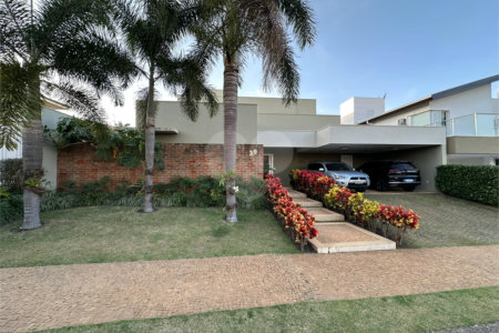 Casa a venda no condomínio Damha II