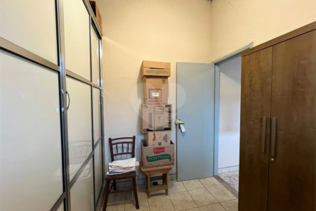 Ampla casa no condomÍnio Parque Fehr, contendo: