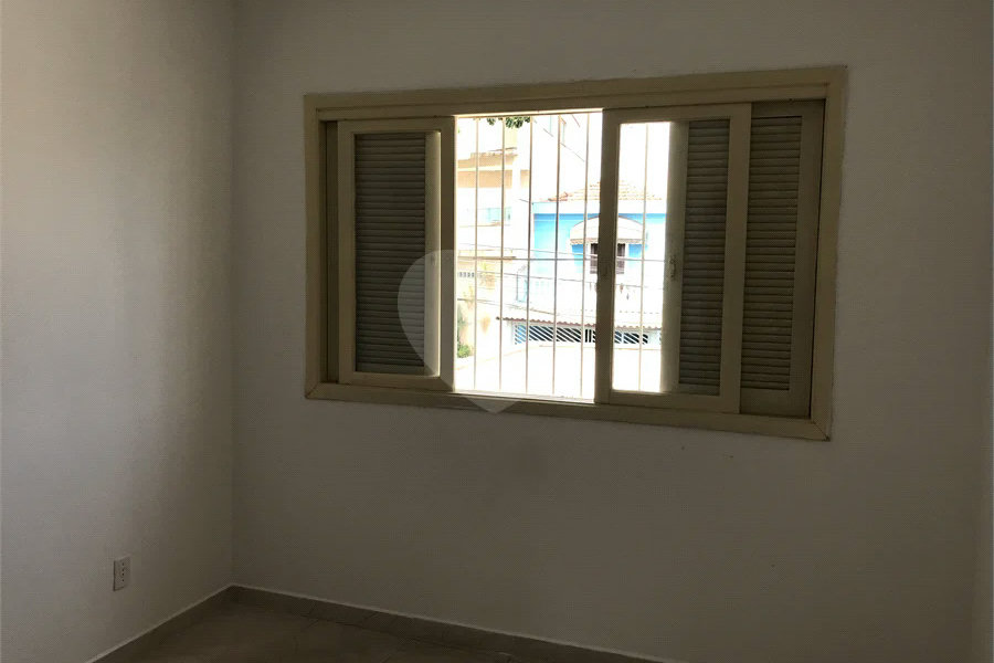 Sobrado à venda com 3 quartos em Vila Nivi, São Paulo, SP