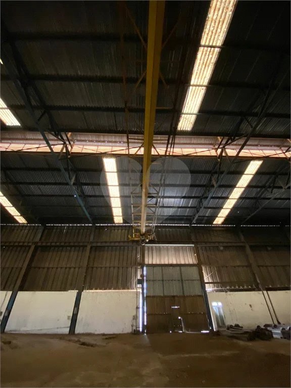 Galpão industrial à venda ou para locação na beira da Rodovia Hermínio Petrin - SP 308.