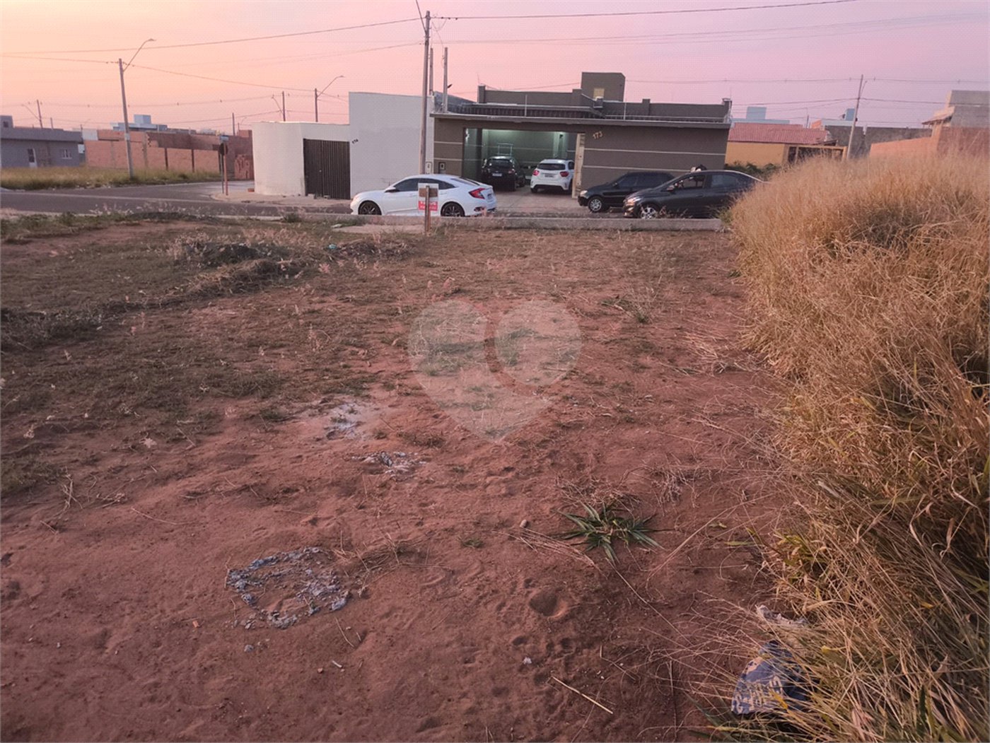 Terreno no Arcoville com 240 m²
