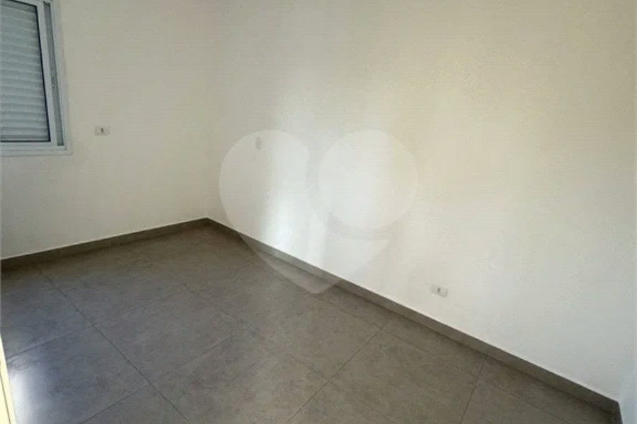 Vende-se apartamento no Edifício Residencial Flor do Ipê