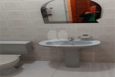 Casa com dois pavimentos na Barra Funda: